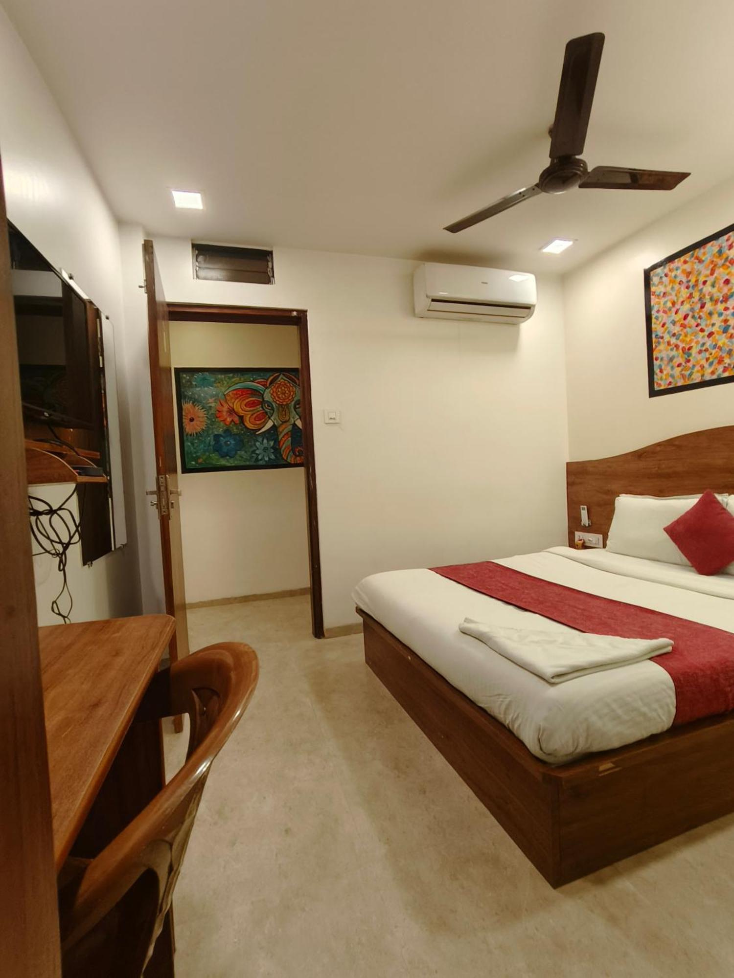 Hotel Beach Crown Juhu Bombaj Zewnętrze zdjęcie