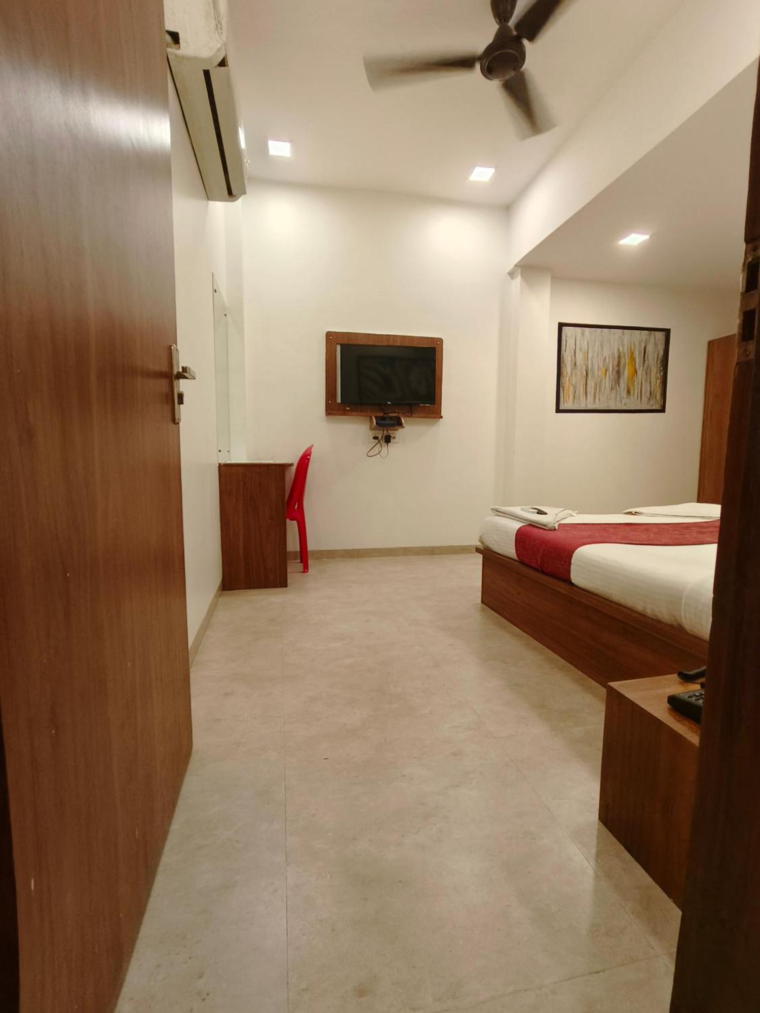 Hotel Beach Crown Juhu Bombaj Zewnętrze zdjęcie